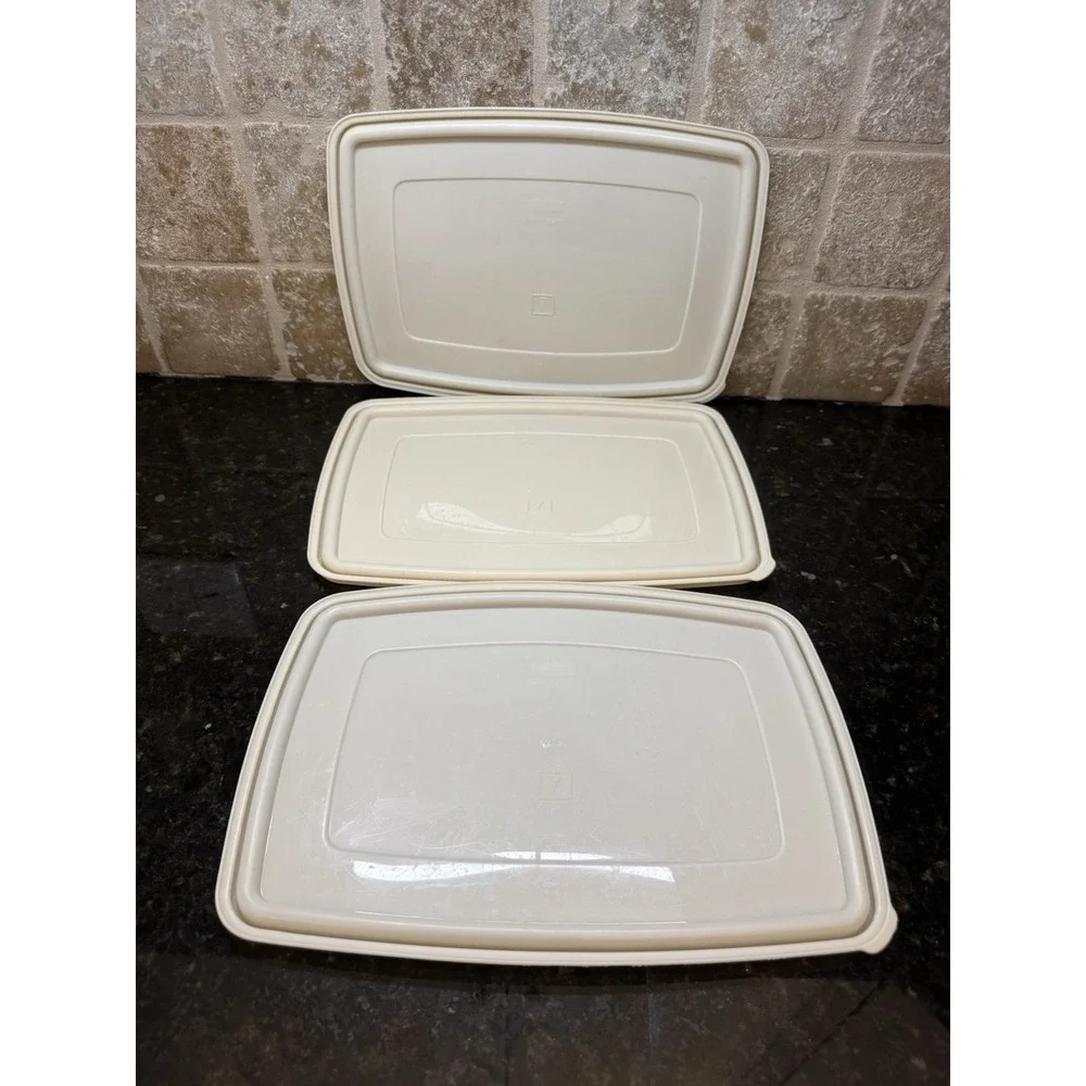 VTG 3pc Rubbermaid Servin Saver Rectangle 17 Cup Storage Container #7 Almond Lid